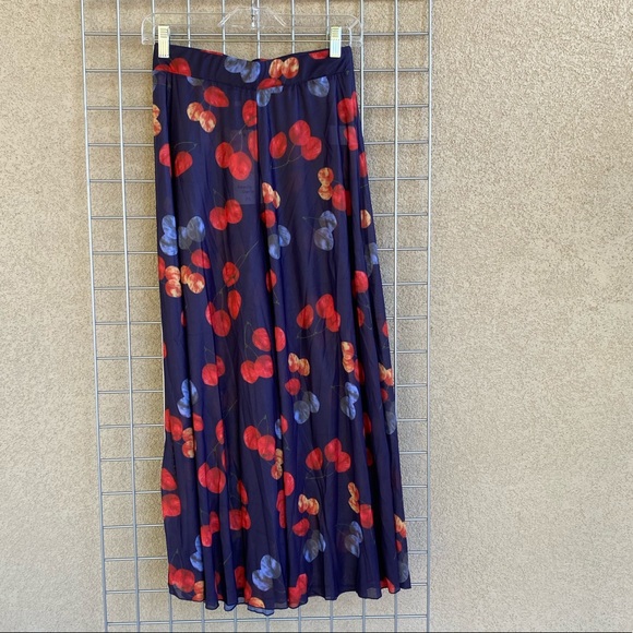 Floral Classic Chic Wide Leg Culottes Pants - Picture 3 of 5